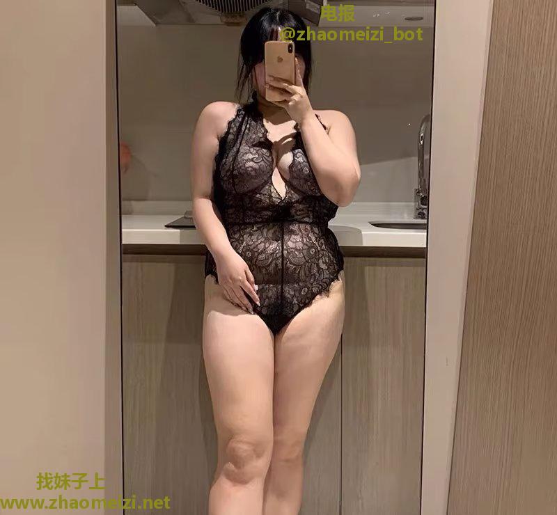 年轻小胖妹