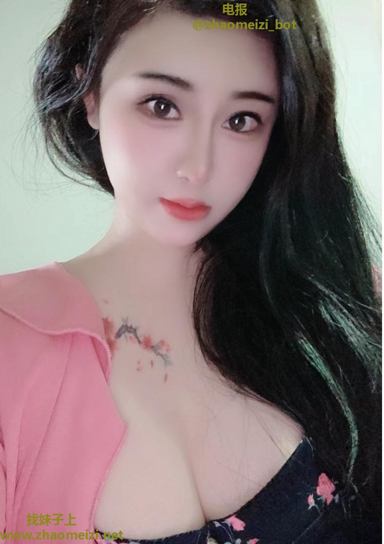 女人味十足的丰满骚妹子