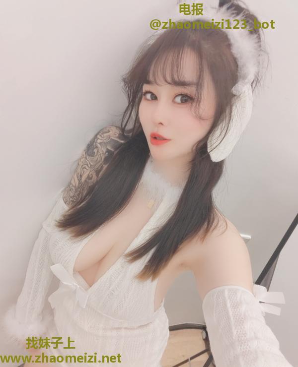 花臂巨乳老师