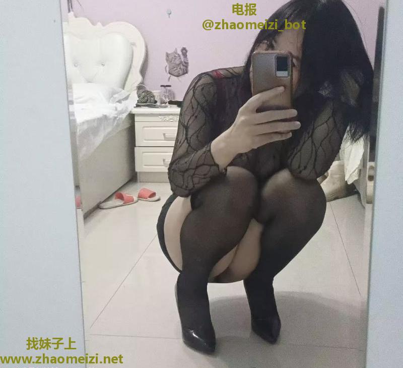 大奶美腿大胸少妇