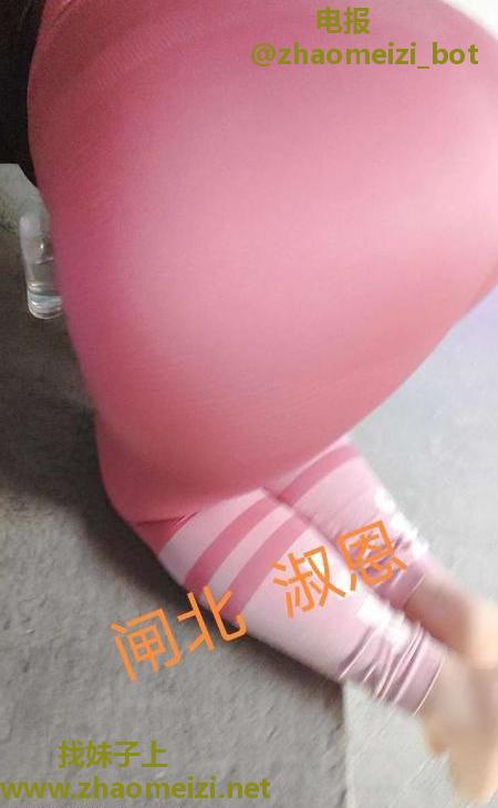 波霸肥臀 舌吻妹