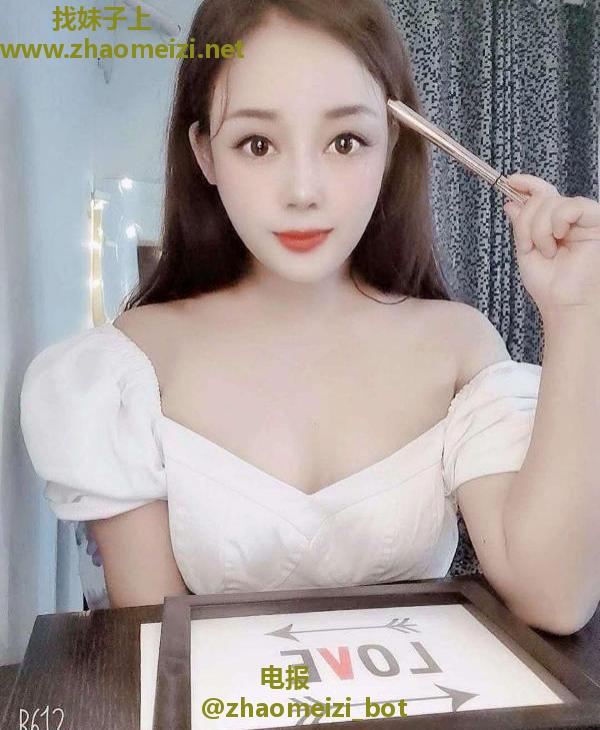 高个美女小艾米