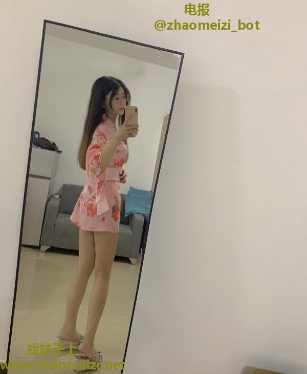 丝足美女按摩全身