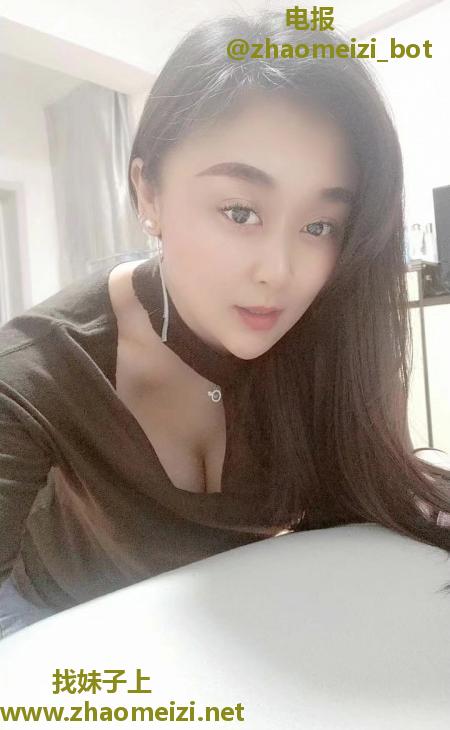 西门肉感十足小少妇