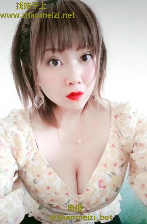 大胸美女