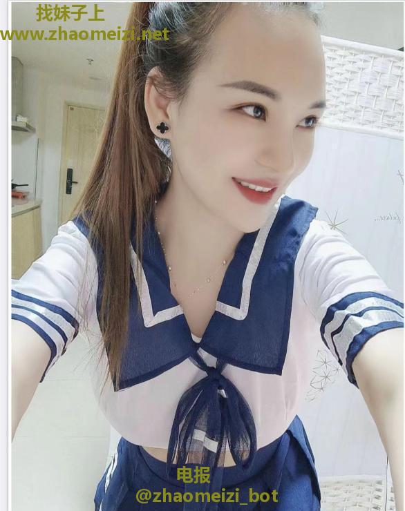 制服御姐圆圆