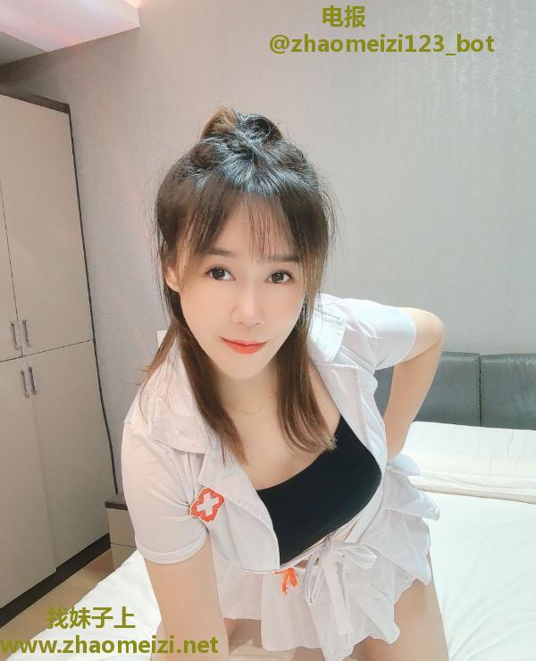 吴江喷潮小妇女