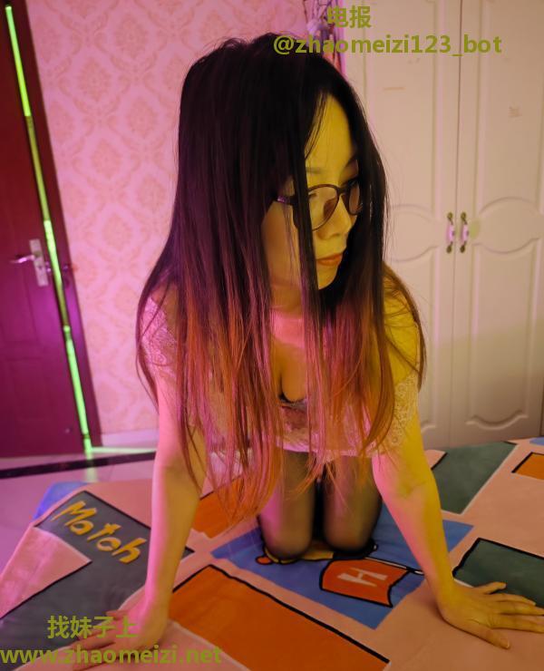 吴中刚来的眼镜妹妹
