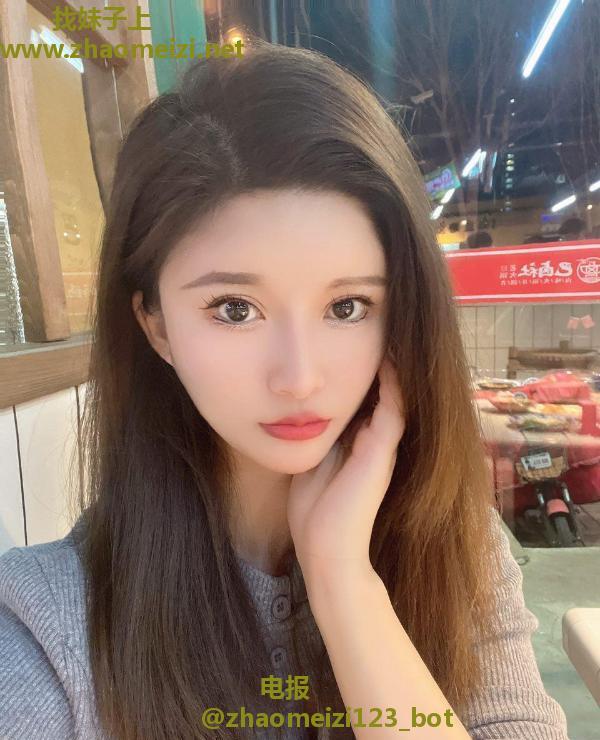 纯欲兼职大长腿嫩妹