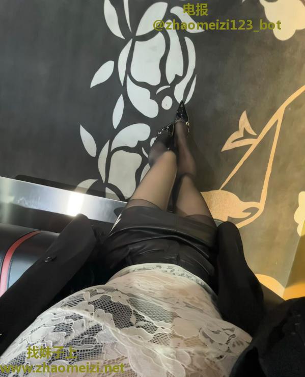 做美容的黑丝异域风情