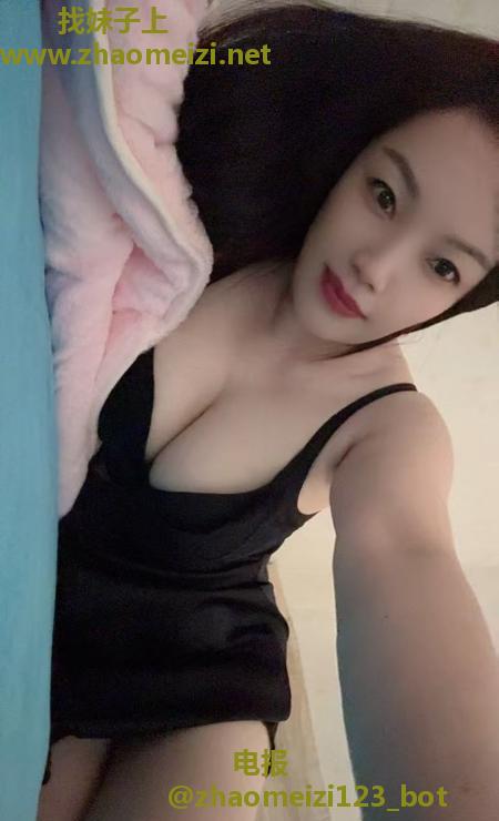 白云大长腿御姐花花