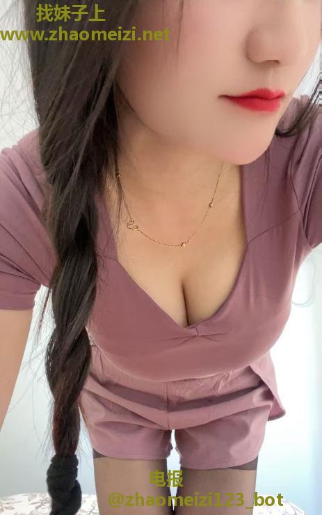 瑜伽大奶少妇