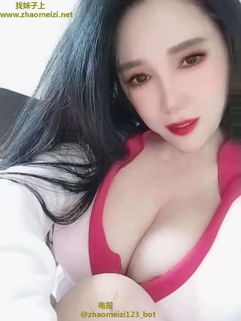 肤白大奶少妇