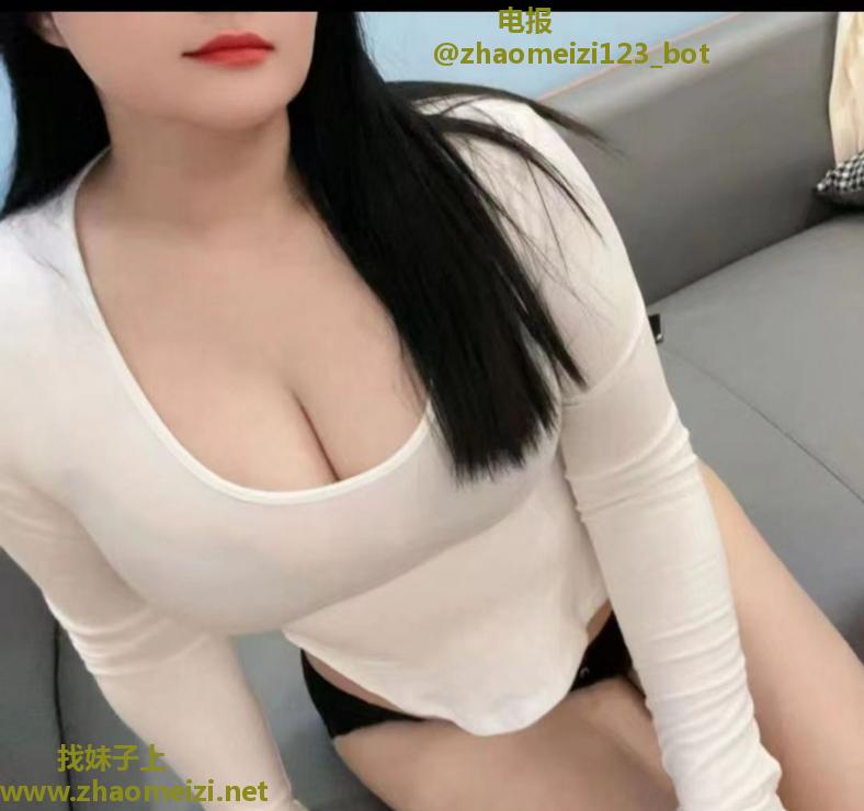 大奶三T淫妇