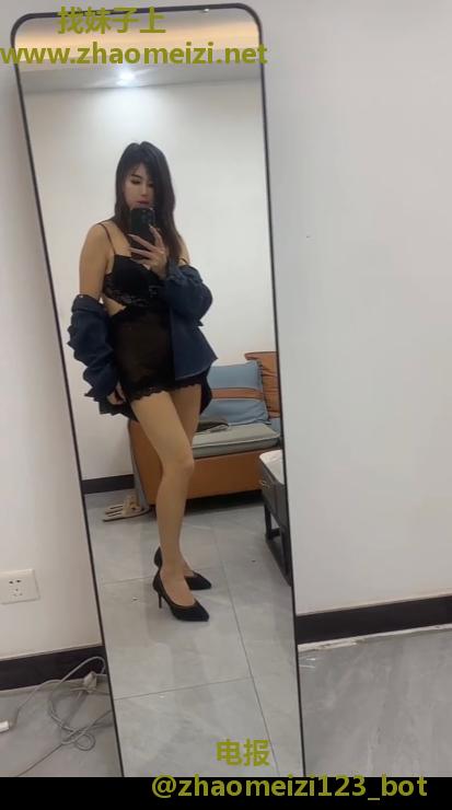 六合美腿木子