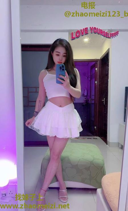 性感美妞小红花