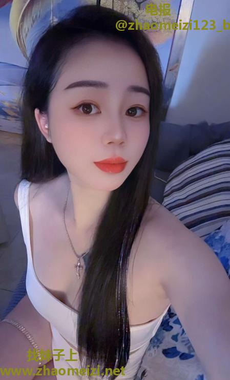 性感美妞小红花