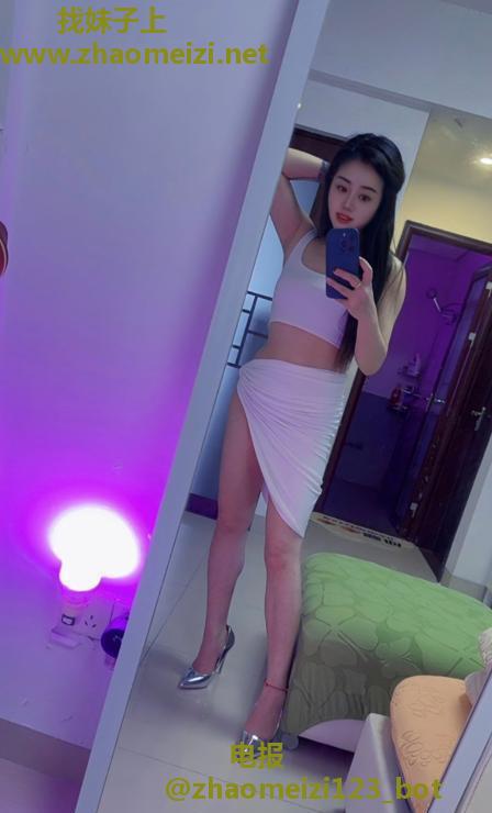 性感美妞小红花