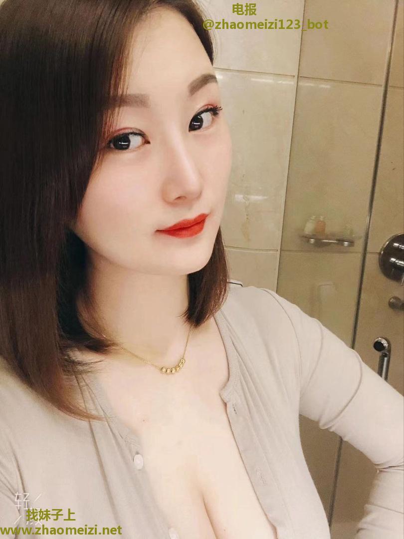 胸大圆挺妹妹