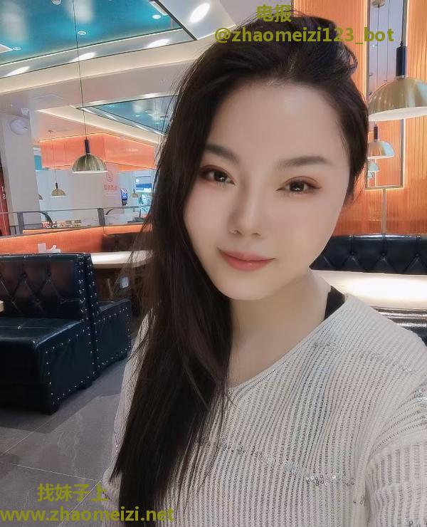 E罩杯美甲店老板娘