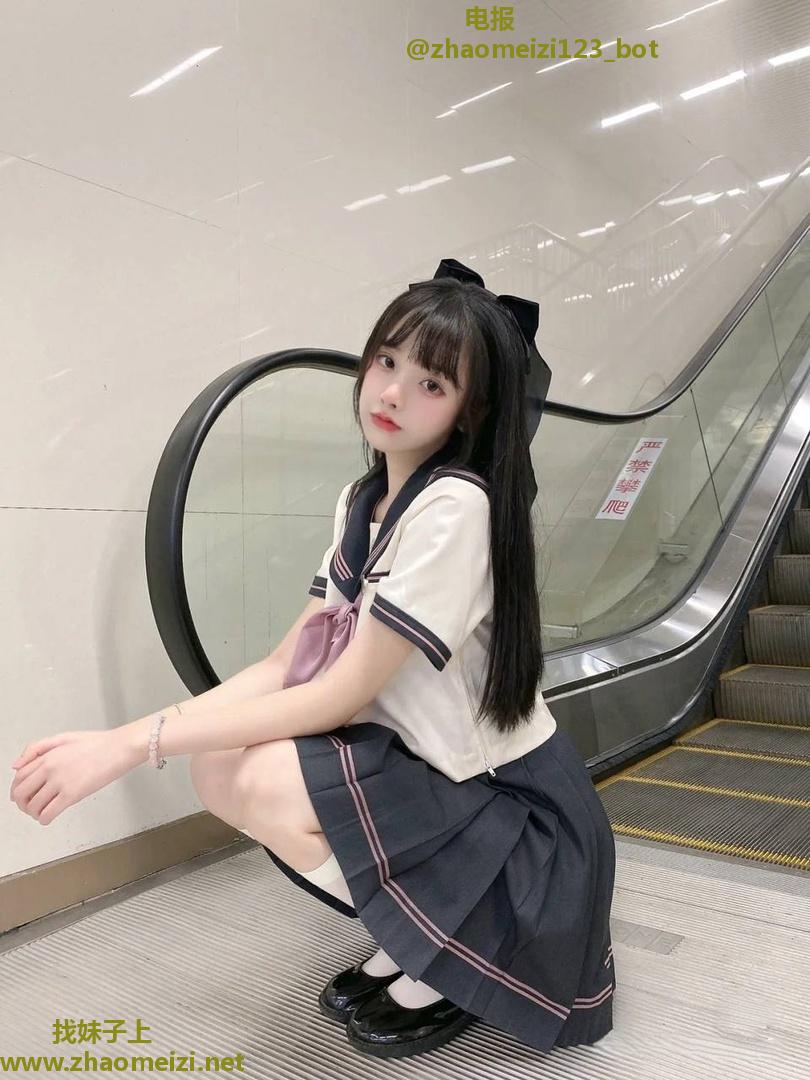 清纯可爱白嫩女高兼职