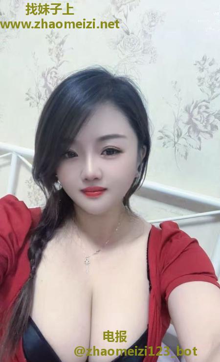 甜美大胸妹子