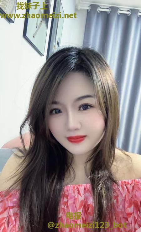 甜美大胸妹子