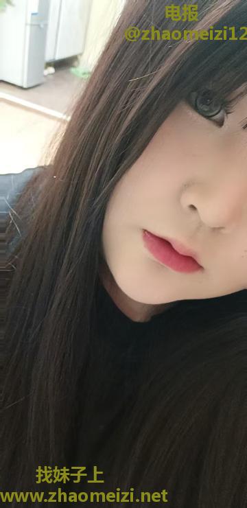 白皙巨乳坦妹