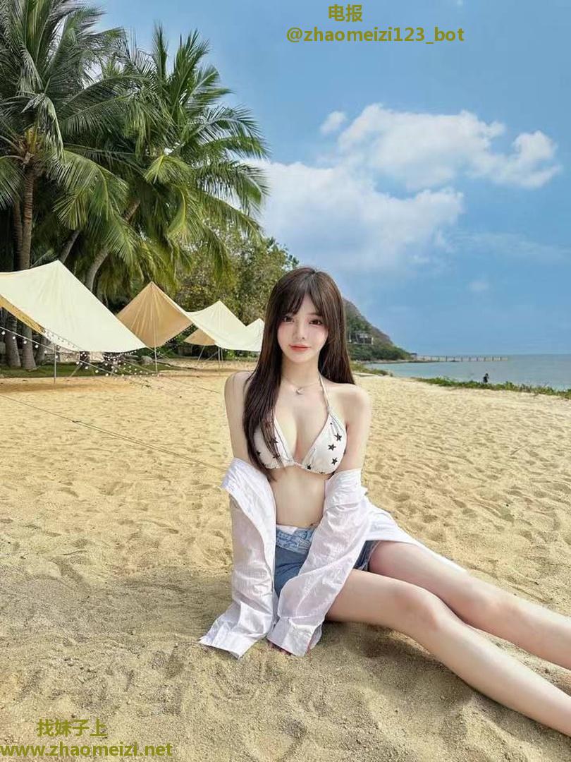 在校淫荡学生妹标配口爆