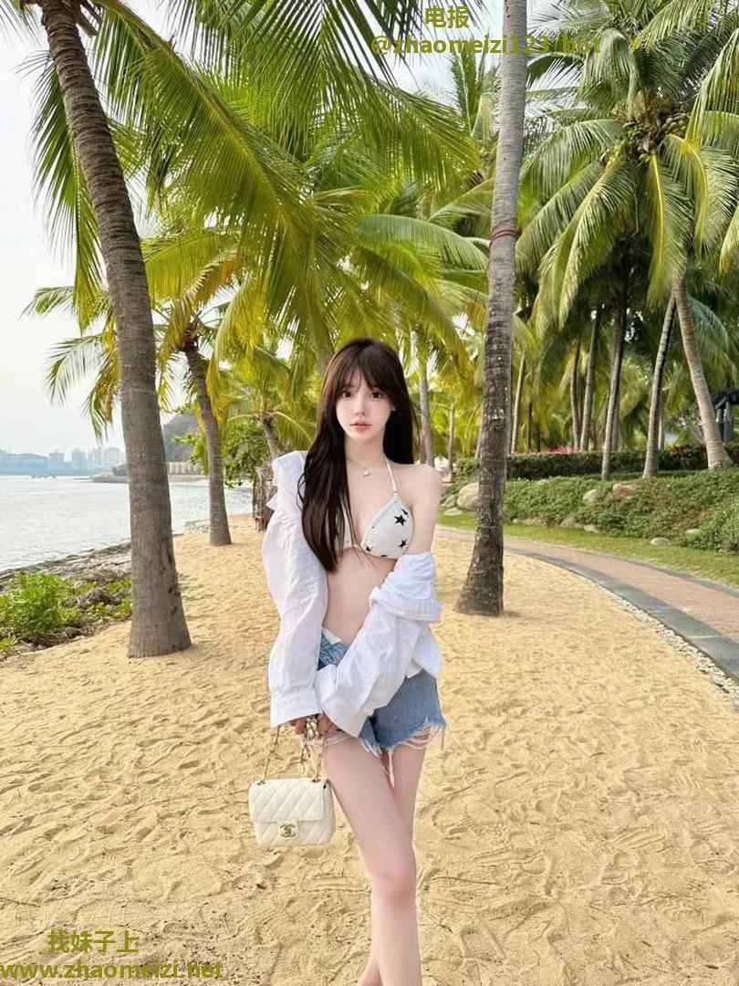 在校淫荡学生妹标配口爆