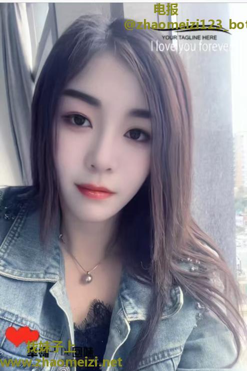 大胸大屁股骚货