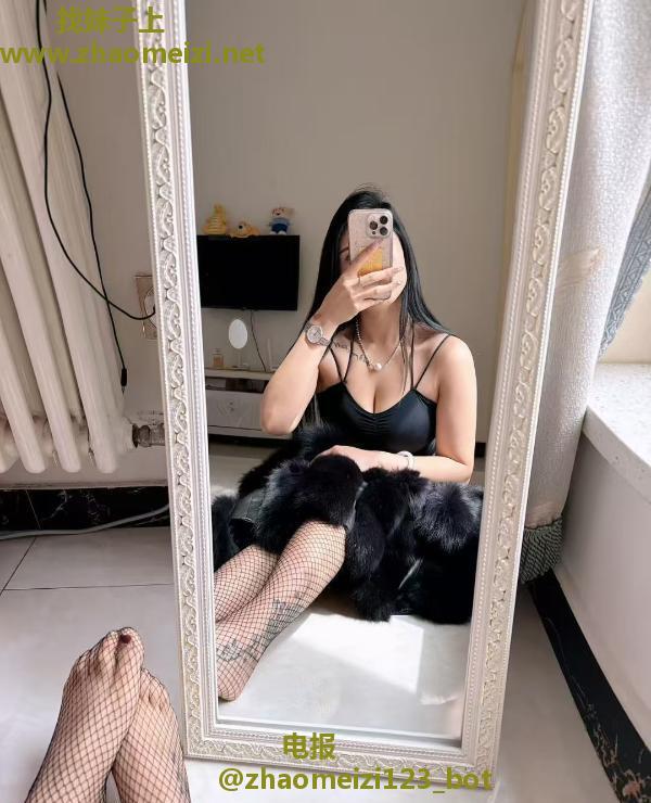 东丽D奶玉腿骚妇
