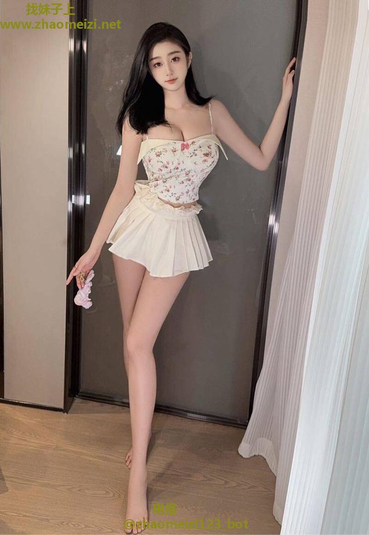 模特身材凸出奶子超大号