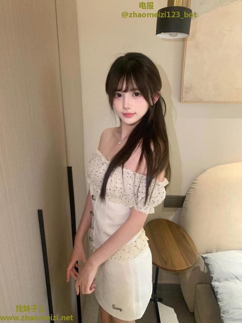 00后清纯可爱反差兼职妹