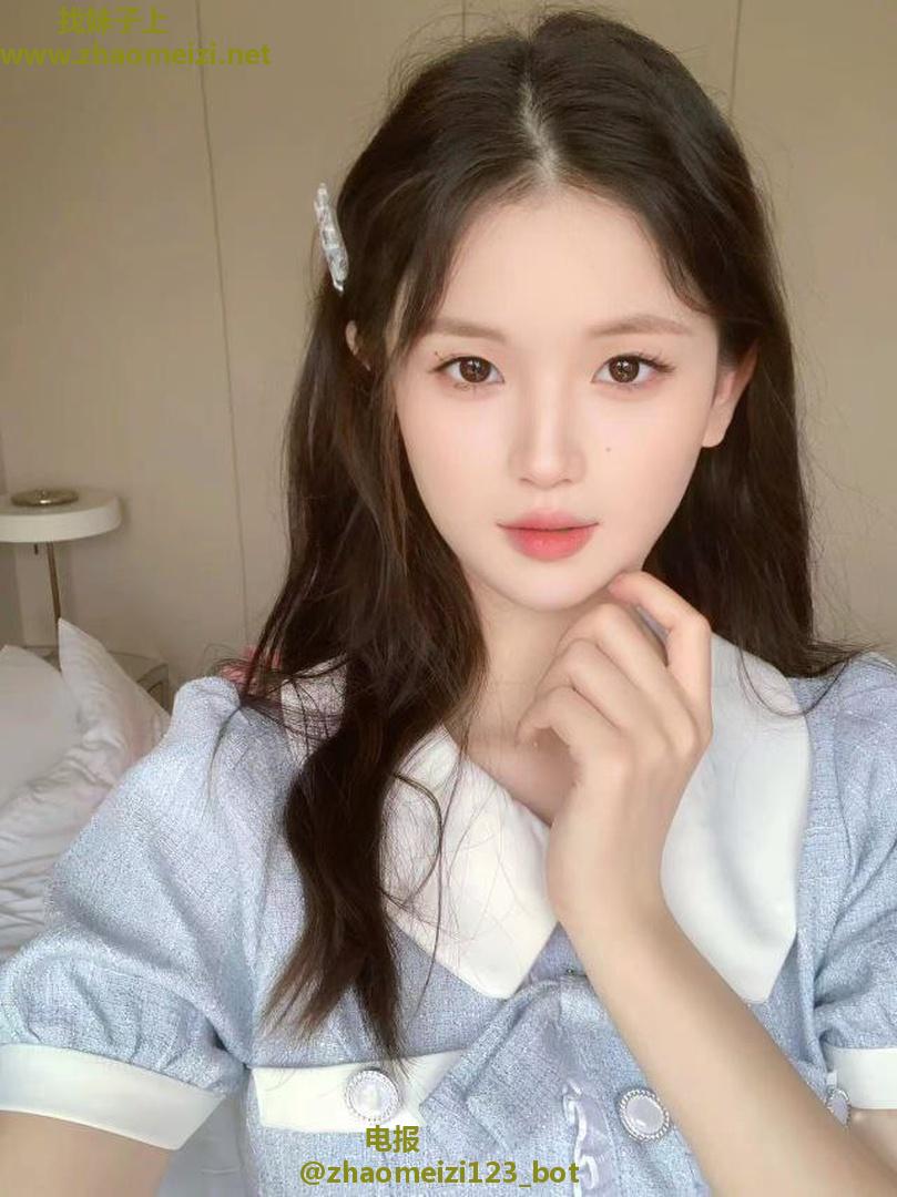 刚下海性感妹妹粉色