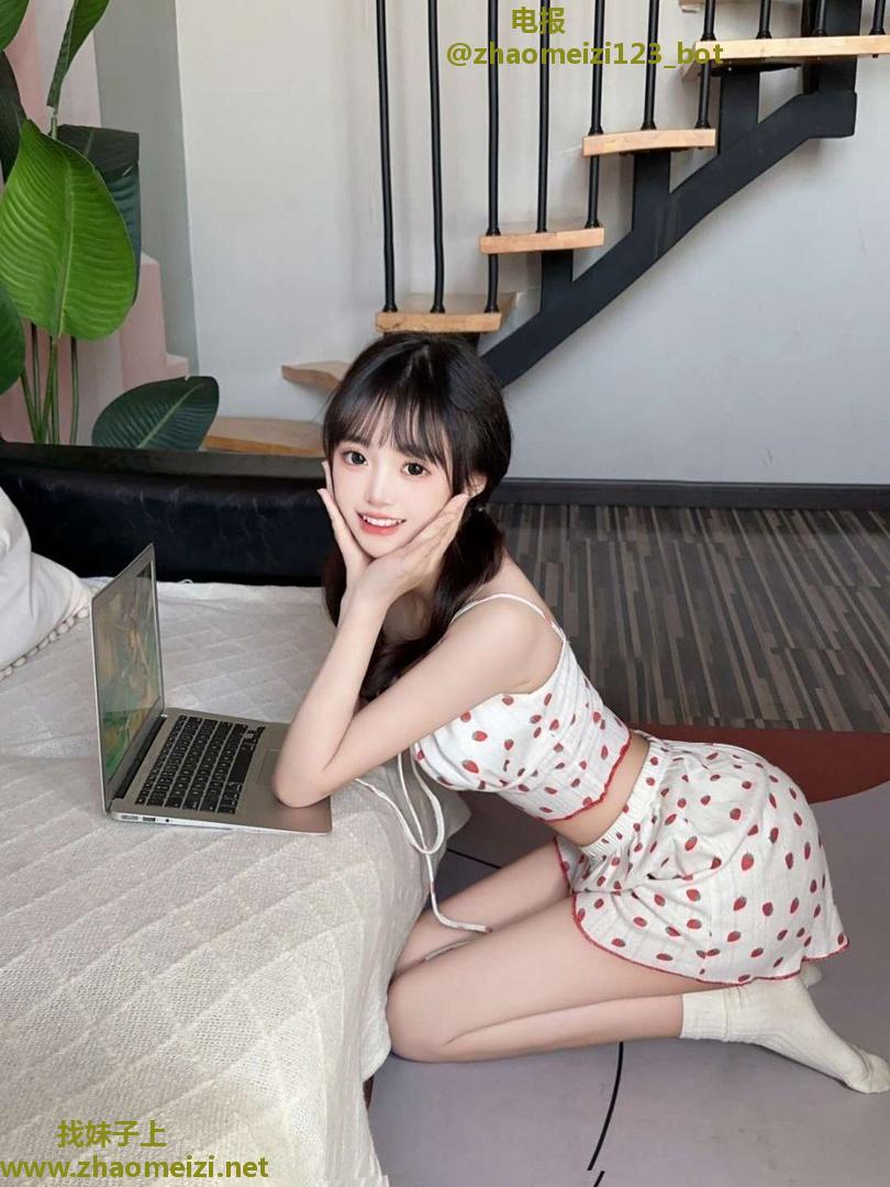 皮肤白皙温柔可爱的萝莉