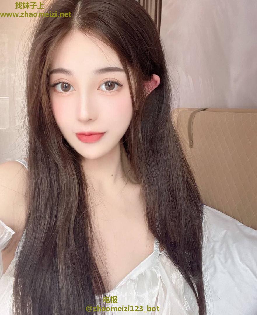 兼职嫩妹一线天嫩鲍