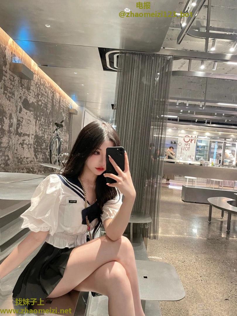 清纯反差可爱萝莉兼职