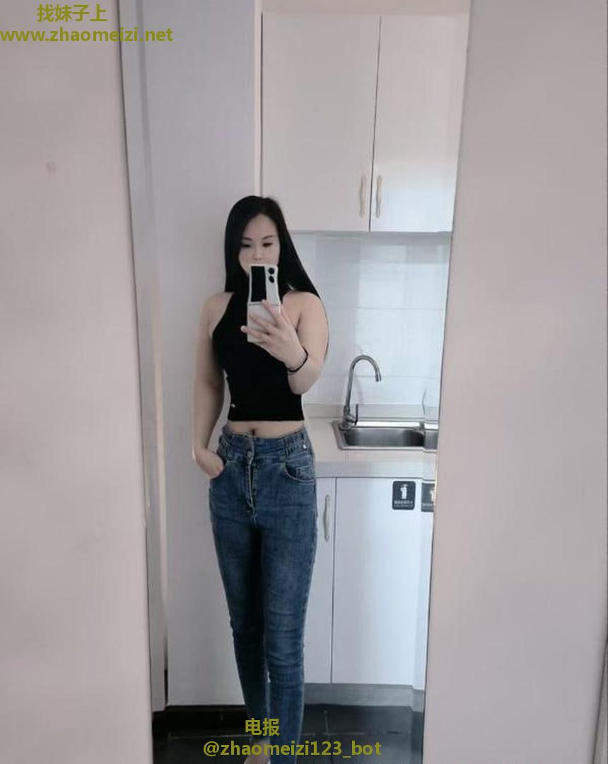 纯欲骚货，粉嫩小穴水直流