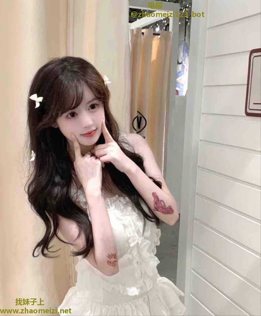 刚毕业皮肤白皙光滑妹妹