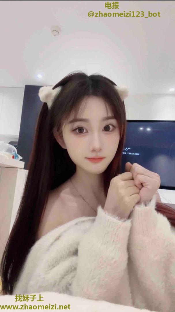 可爱热情反差女高兼职