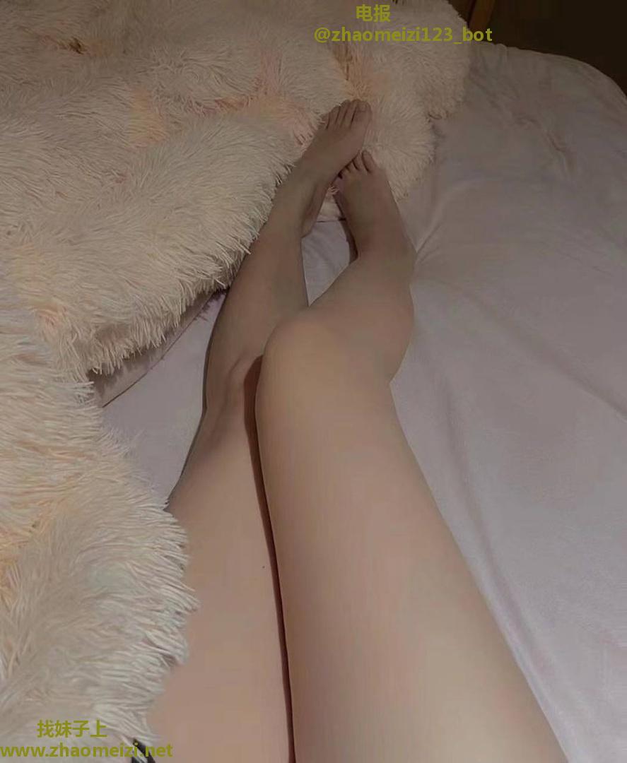 身材好逼水多骚妹