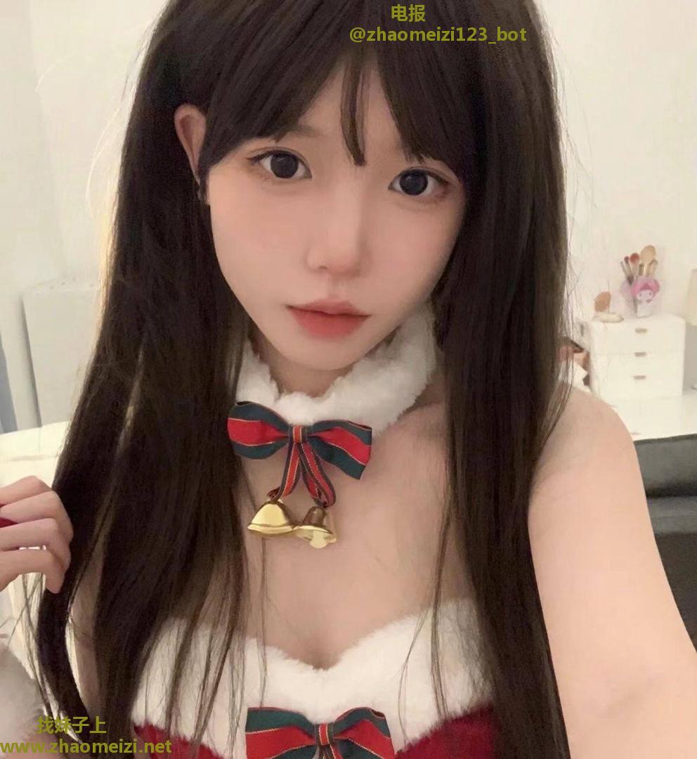五官精致白嫩可可