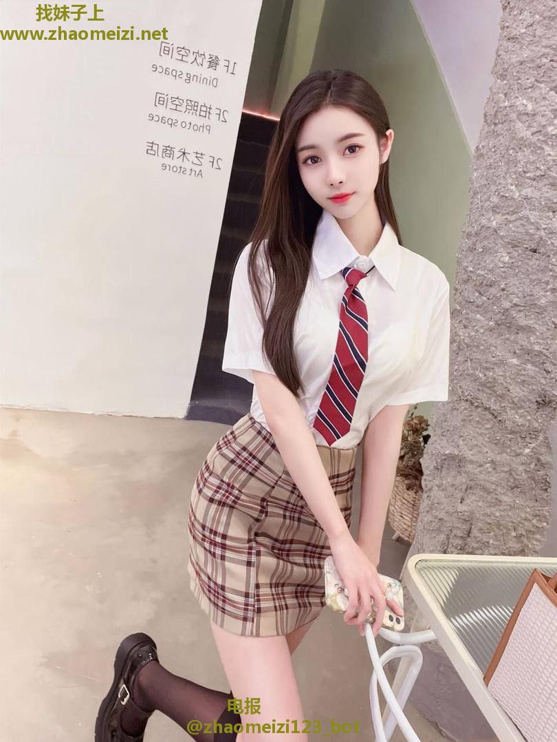 小奶妹鲍鱼粉嫩小穴紧