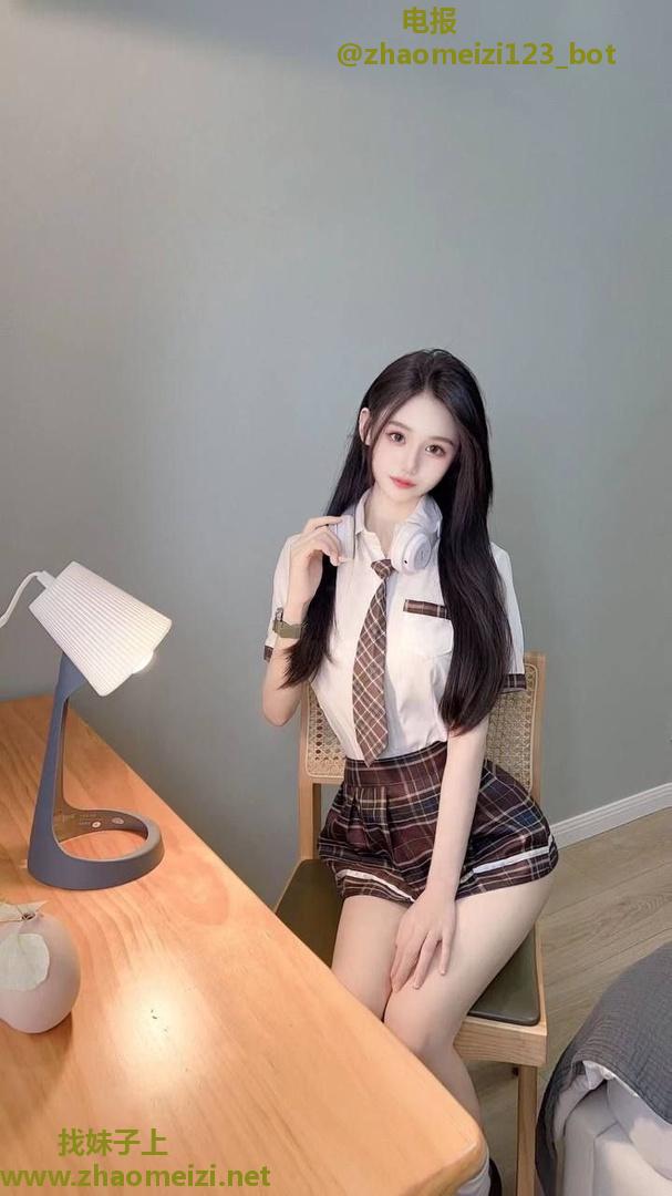 外语学院刚毕业下海嫩妹