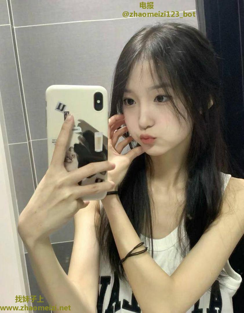 诱人翘臀女高兼职