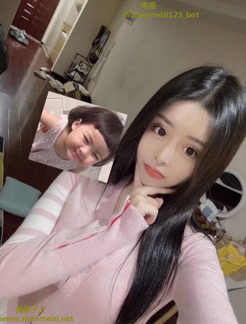 白嫩巨乳光滑嫩妹