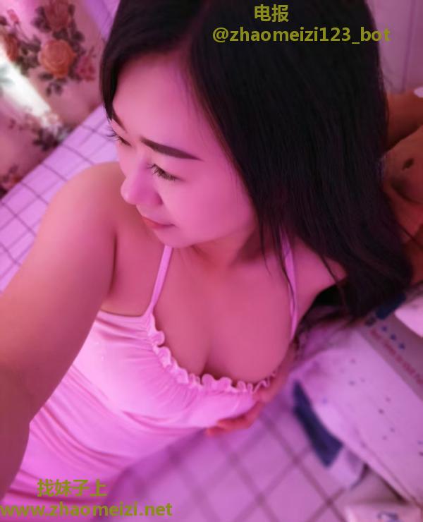 夫子庙肤白嫩妹