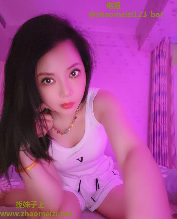武侯风骚制服少妇雅雅