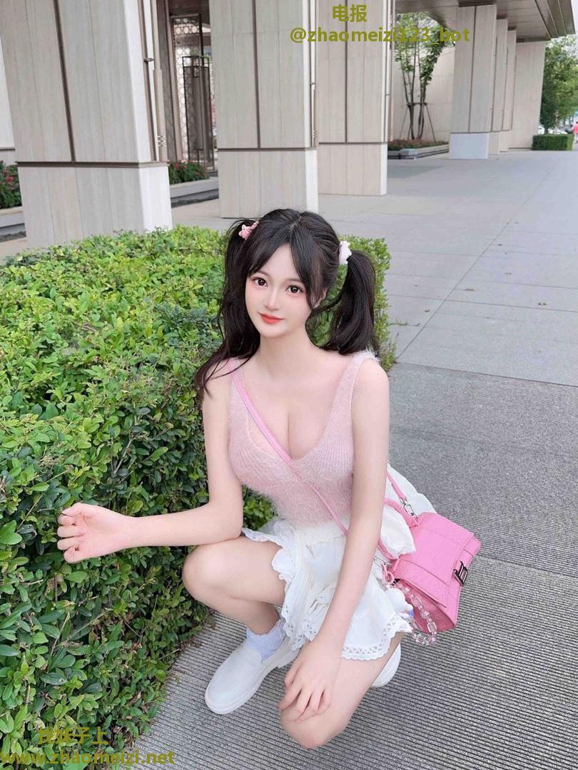极品小骚货 双峰很壮观
